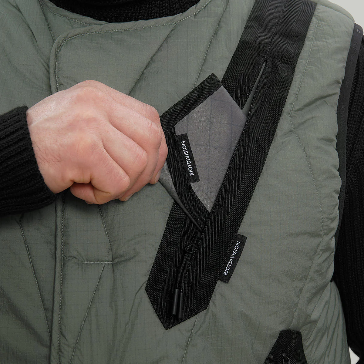 Diagonal Pocket Vest Gen.1 RD-DGNLPV_GEN.1 (FW25) GREY - Image 8