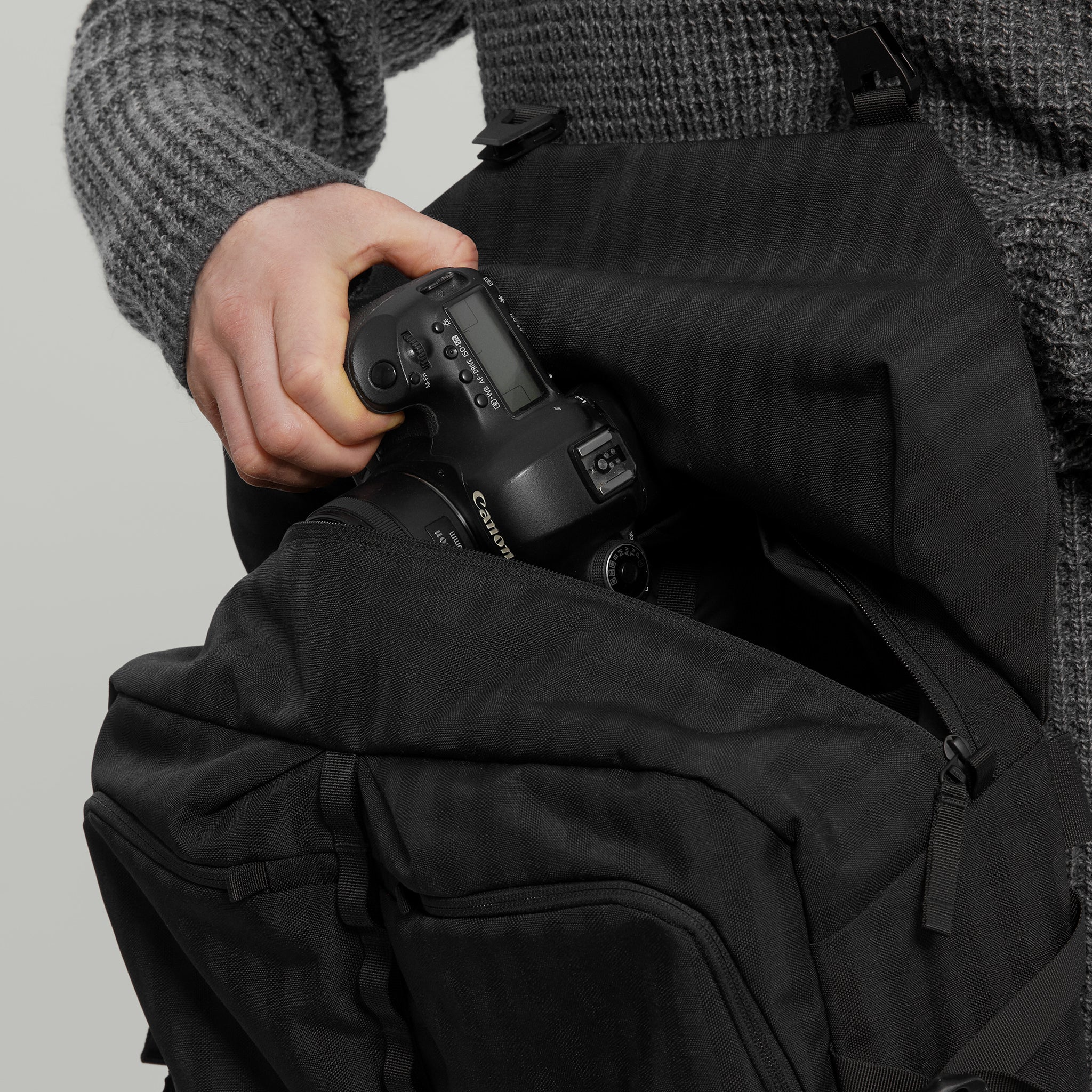 Messenger Bag F18 Gen.1 RD-MB-F18_GEN.1 (FW25) BLACK - Image 10